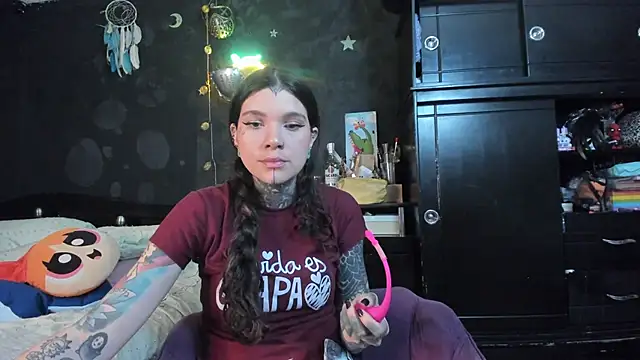 Lilmarieee online show from November 18, 2025, 10:45 pm