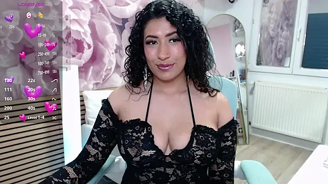 Snapshot of elettra_love chatting on October 3, 2025, 11:56 am elettra love online show from October 3, 2025, 11:56 am