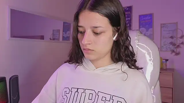 Amaia Daniells online show from October 17, 2025, 3:54 am