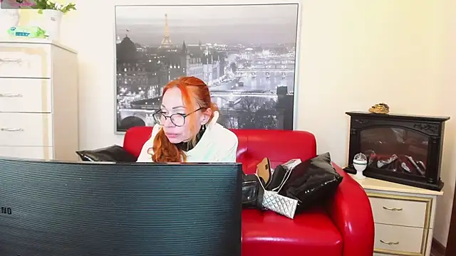 Snapshot of softlysoftlyasbeauty chatting on September 18, 2025, 1:03 pm softlysoftlyasbeauty online show from September 18, 2025, 1:03 pm