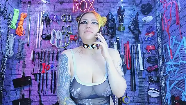 PANDORANEZZ online show from November 12, 2025, 4:22 pm