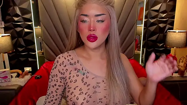 QuiinMollyXxX online show from September 12, 2025, 4:18 pm