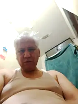 Snapshot of Momlover2022 chatting on April 9, 2026, 6:47 pm Momlover2022 online show from April 9, 2026, 6:47 pm