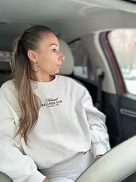 Snapshot of YOUR-KARINA chatting on January 17, 2026, 9:24 am YOUR-KARINA online show from January 17, 2026, 9:24 am