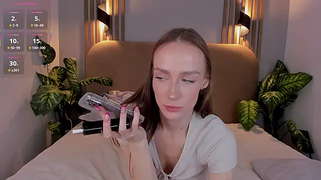 Kira Quinn online show from November 12, 2025, 7:12 am