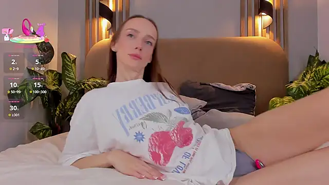 Kira Quinn online show from October 29, 2025, 7:07 am