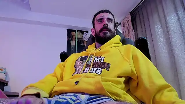 Snapshot of harry_reems1 chatting on February 4, 2025, 3:15 pm harry reems1 online show from February 4, 2025, 3:15 pm