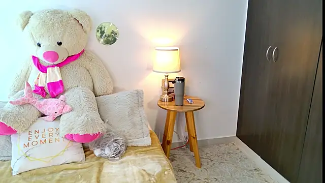SarahCinnamon- online show from July 9, 2026, 3:44 pm