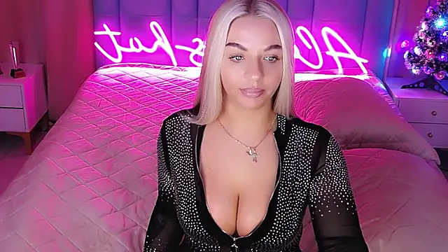 AllwaysHotJ online show from December 17, 2025, 1:43 am