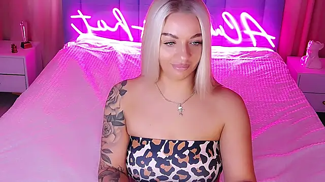 AllwaysHotJ online show from October 18, 2025, 2:13 am