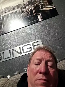 tomtom111111 online show from November 9, 2025, 4:55 pm