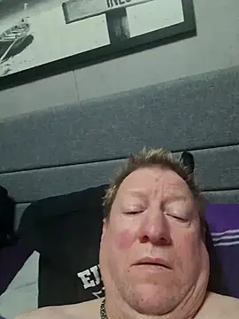 tomtom111111 online show from January 2, 2025, 2:13 pm