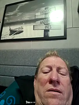 tomtom111111 online show from October 3, 2025, 1:56 pm