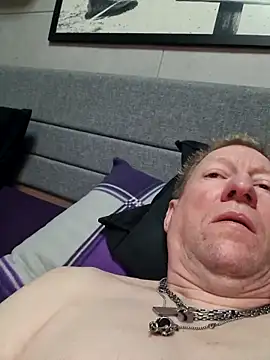 tomtom111111 online show from March 9, 2026, 6:55 pm