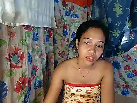 Snapshot of PinaySkinnyGirl chatting on January 6, 2026, 8:51 am PinaySkinnyGirl online show from January 6, 2026, 8:51 am