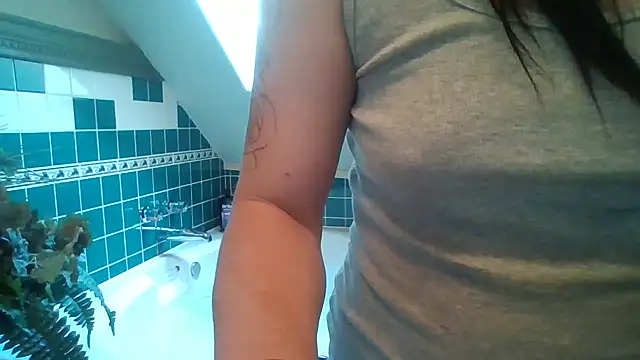 Snapshot of khloebanques chatting on September 27, 2025, 10:05 pm khloebanques online show from September 27, 2025, 10:05 pm