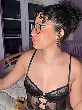 Snapshot of Lauyako chatting on March 9, 2026, 2:15 am Lauyako online show from March 9, 2026, 2:15 am