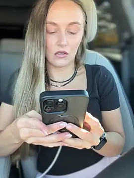 Snapshot of lunagirl13 chatting on October 1, 2025, 4:33 pm lunagirl13 online show from October 1, 2025, 4:33 pm