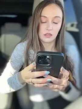 lunagirl13 online show from January 9, 2026, 7:10 pm