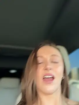 Snapshot of lunagirl13 chatting on February 6, 2026, 10:39 pm lunagirl13 online show from February 6, 2026, 10:39 pm