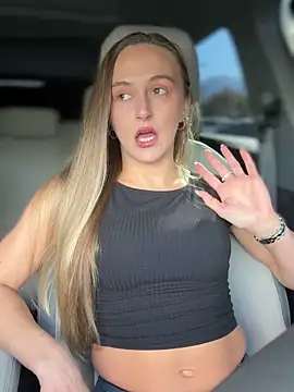 Snapshot of lunagirl13 chatting on October 14, 2025, 5:02 pm lunagirl13 online show from October 14, 2025, 5:02 pm