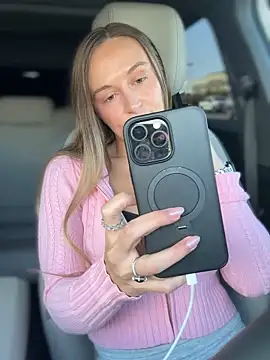 Snapshot of lunagirl13 chatting on October 6, 2025, 5:46 pm lunagirl13 online show from October 6, 2025, 5:46 pm