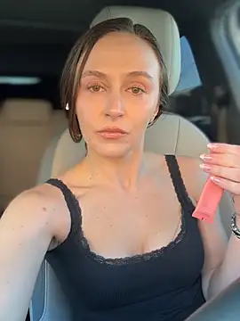 Snapshot of lunagirl13 chatting on February 5, 2026, 11:00 pm lunagirl13 online show from February 5, 2026, 11:00 pm