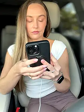 Snapshot of lunagirl13 chatting on September 22, 2025, 5:19 pm lunagirl13 online show from September 22, 2025, 5:19 pm