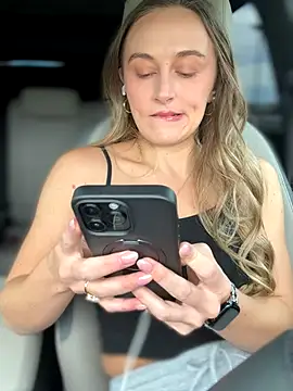 Snapshot of lunagirl13 chatting on September 29, 2025, 4:56 pm lunagirl13 online show from September 29, 2025, 4:56 pm