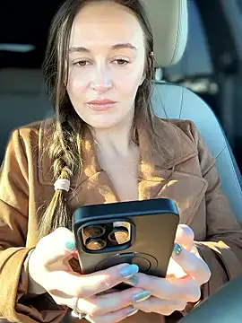 Snapshot of lunagirl13 chatting on January 17, 2026, 9:29 pm lunagirl13 online show from January 17, 2026, 9:29 pm