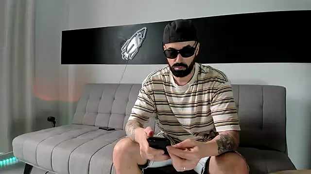 Snapshot of MattxFeet chatting on December 23, 2024, 5:22 pm MattxFeet online show from December 23, 2024, 5:22 pm