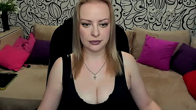 Hotdreamhere online show from May 24, 2026, 3:28 am