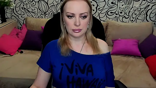 Hotdreamhere online show from May 26, 2026, 4:21 am