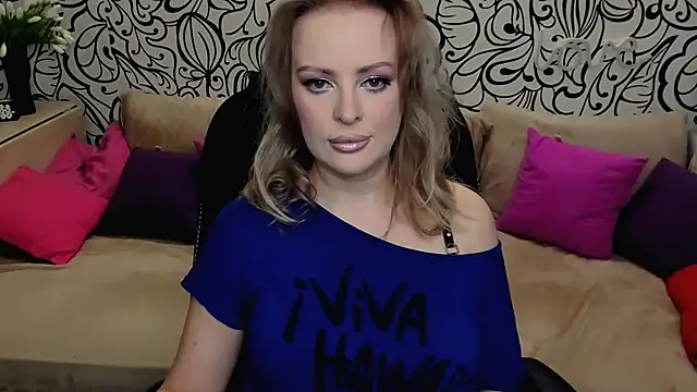 Hotdreamhere online show from May 13, 2026, 4:41 am