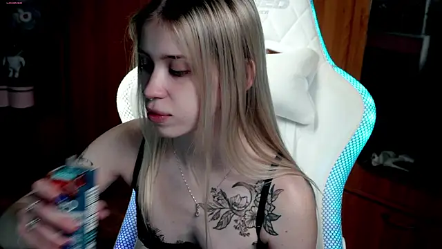 Snapshot of ho1yho1e chatting on November 10, 2025, 6:35 pm ho1yho1e online show from November 10, 2025, 6:35 pm