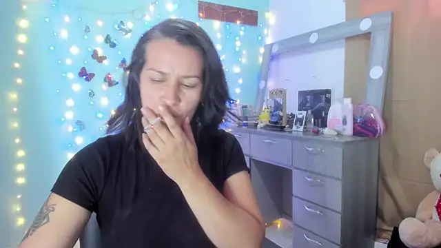 Britney taylor  online show from February 19, 2025, 3:49 pm