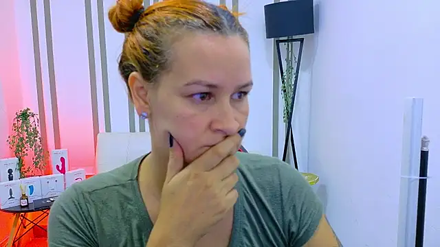 Britney taylor  online show from November 7, 2025, 9:08 pm