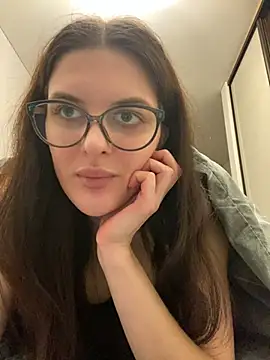 Snapshot of little_belucci chatting on February 8, 2025, 8:10 pm little belucci online show from February 8, 2025, 8:10 pm