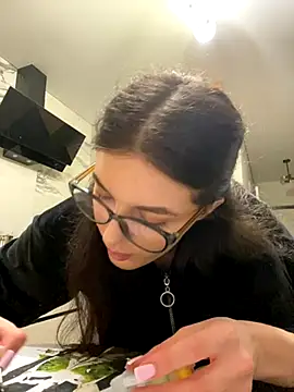 little belucci online show from December 5, 2025, 2:59 pm