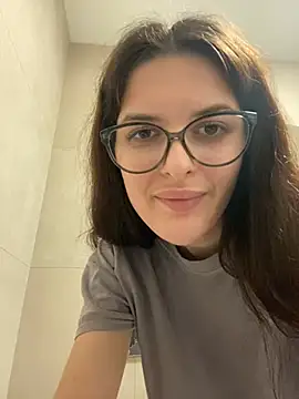 Snapshot of little_belucci chatting on February 6, 2025, 10:32 pm little belucci online show from February 6, 2025, 10:32 pm