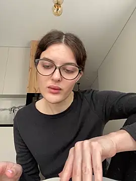 Snapshot of little_belucci chatting on February 5, 2025, 12:27 pm little belucci online show from February 5, 2025, 12:27 pm
