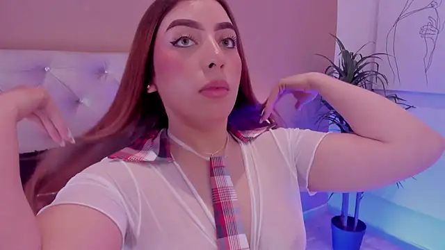 Snapshot of MaddyyLennon chatting on February 19, 2025, 2:01 pm MaddyyLennon online show from February 19, 2025, 2:01 pm