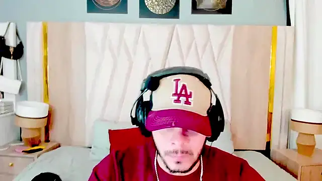 hottstuffx69 online show from November 8, 2025, 3:54 am