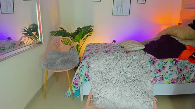 Snapshot of little_antonela chatting on September 25, 2025, 3:29 pm little antonela online show from September 25, 2025, 3:29 pm