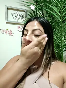 Snapshot of little_antonela chatting on October 7, 2025, 4:52 pm little antonela online show from October 7, 2025, 4:52 pm