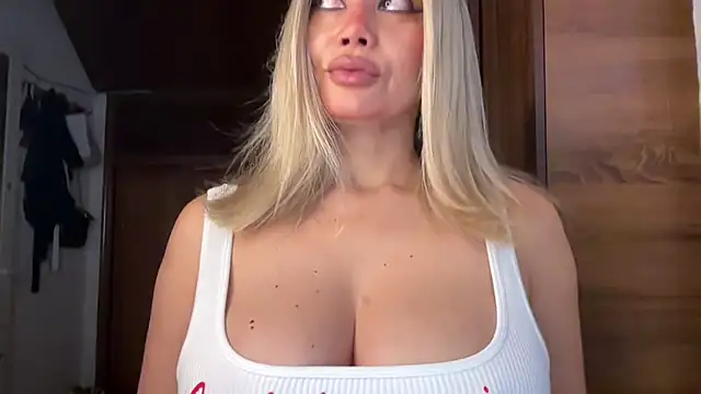 paulina sexy online show from October 12, 2025, 8:10 pm