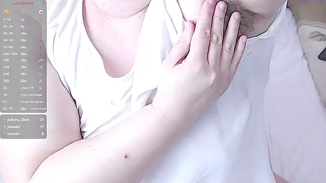 Snapshot of Heartful_BBW chatting on March 10, 2025, 12:49 pm Heartful BBW online show from March 10, 2025, 12:49 pm