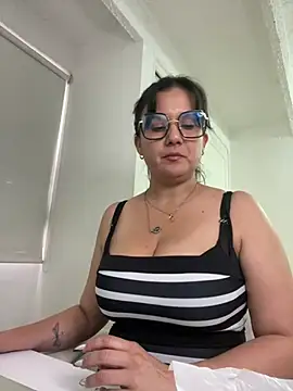 SWEETLILY18 online show from March 4, 2025, 9:32 pm