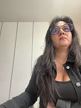 SWEETLILY18 online show from March 12, 2025, 2:34 pm