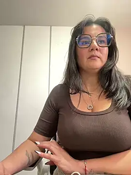 SWEETLILY18 online show from February 26, 2025, 3:43 pm